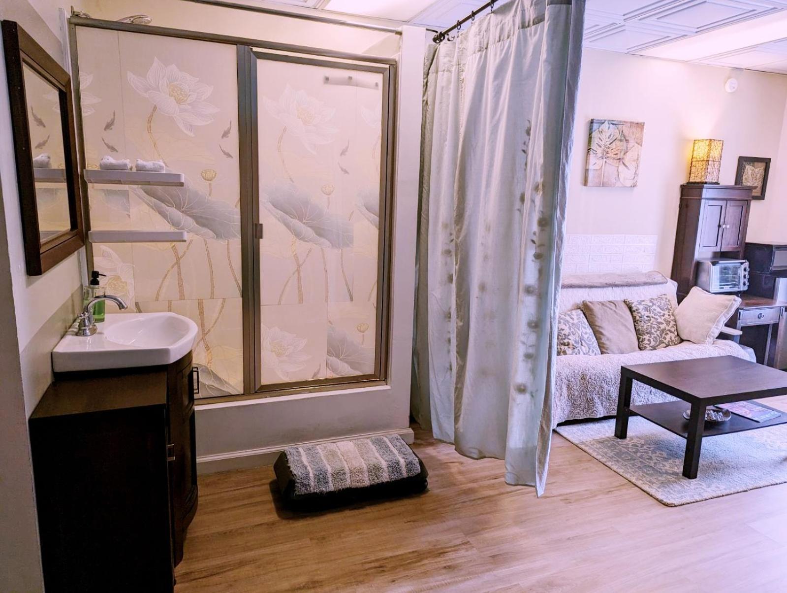 Uptown Area, Cozy King Suite, Quiet And Private, Free Parking, Walk To Restaurants Charlotte Eksteriør bilde