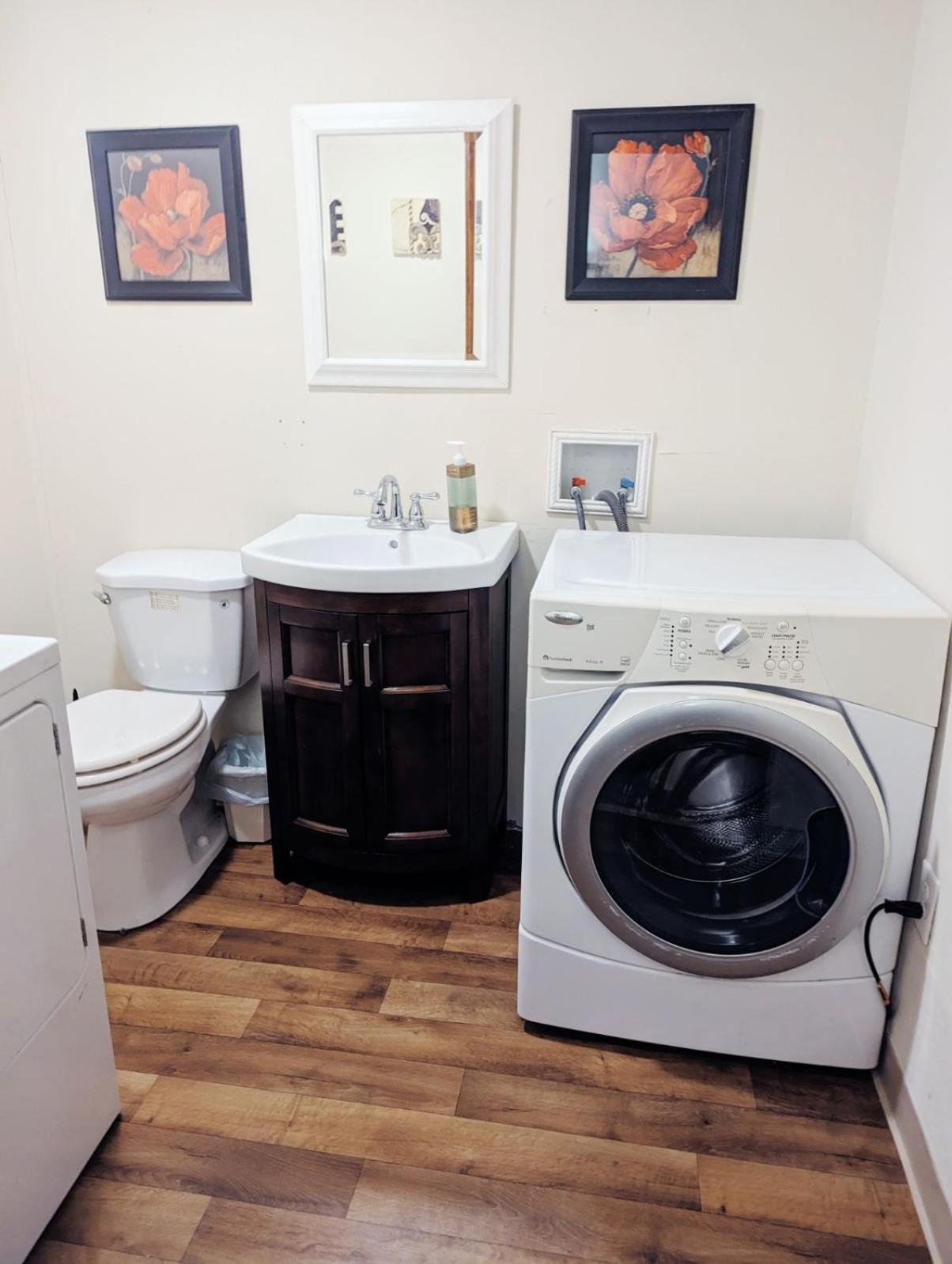 Uptown Area, Cozy King Suite, Quiet And Private, Free Parking, Walk To Restaurants Charlotte Eksteriør bilde