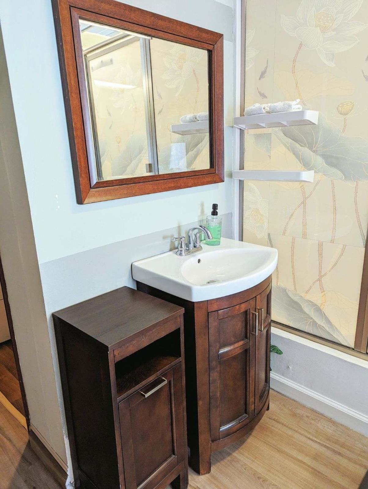 Uptown Area, Cozy King Suite, Quiet And Private, Free Parking, Walk To Restaurants Charlotte Eksteriør bilde