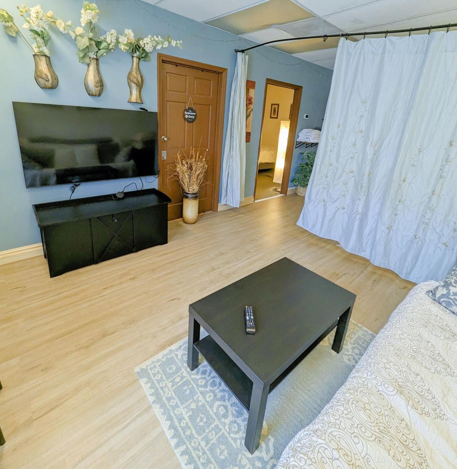 Uptown Area, Cozy King Suite, Quiet And Private, Free Parking, Walk To Restaurants Charlotte Eksteriør bilde